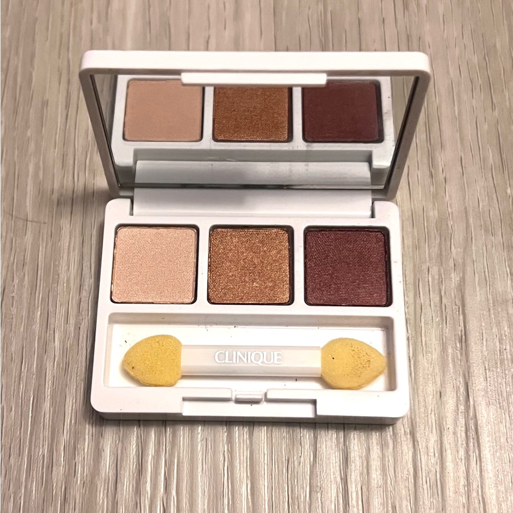 (New) Clinique 3 color eyeshadow palette, travel size
